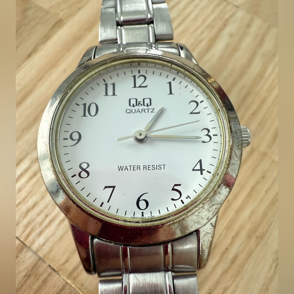 Q&Q by citizen silver tone classic dress watch NEW BATTERY